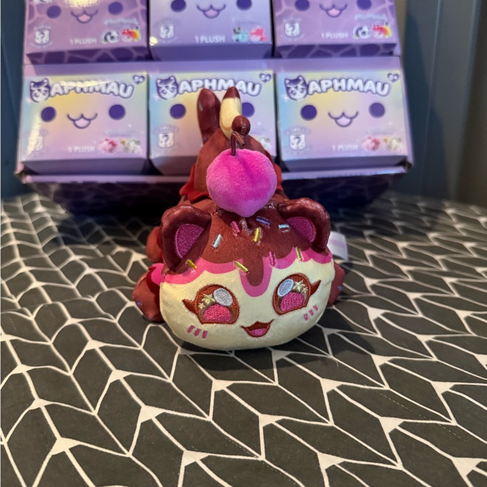 Aphmau Series 7 Carnival Treats Rare Banana Split Cat